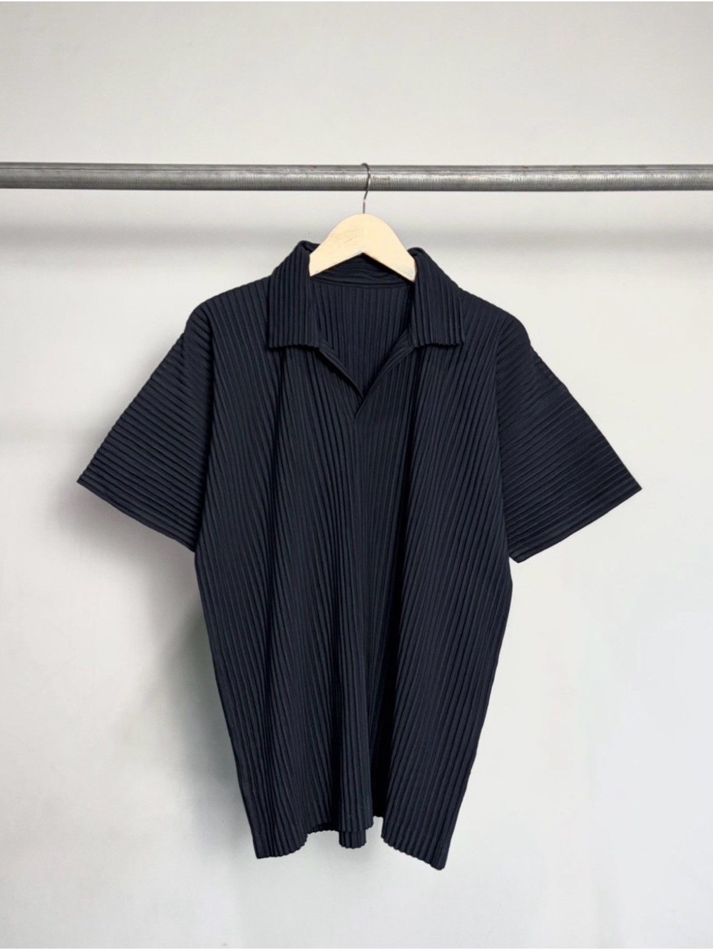 Homme Plissé Issey Miyake Navy Pleated Polo Shirt – Size 4 | Men’s Large